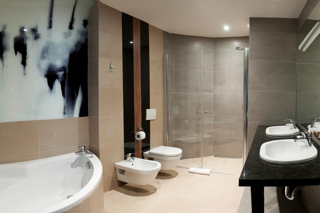 Hotel Piano Lublin Habitación foto