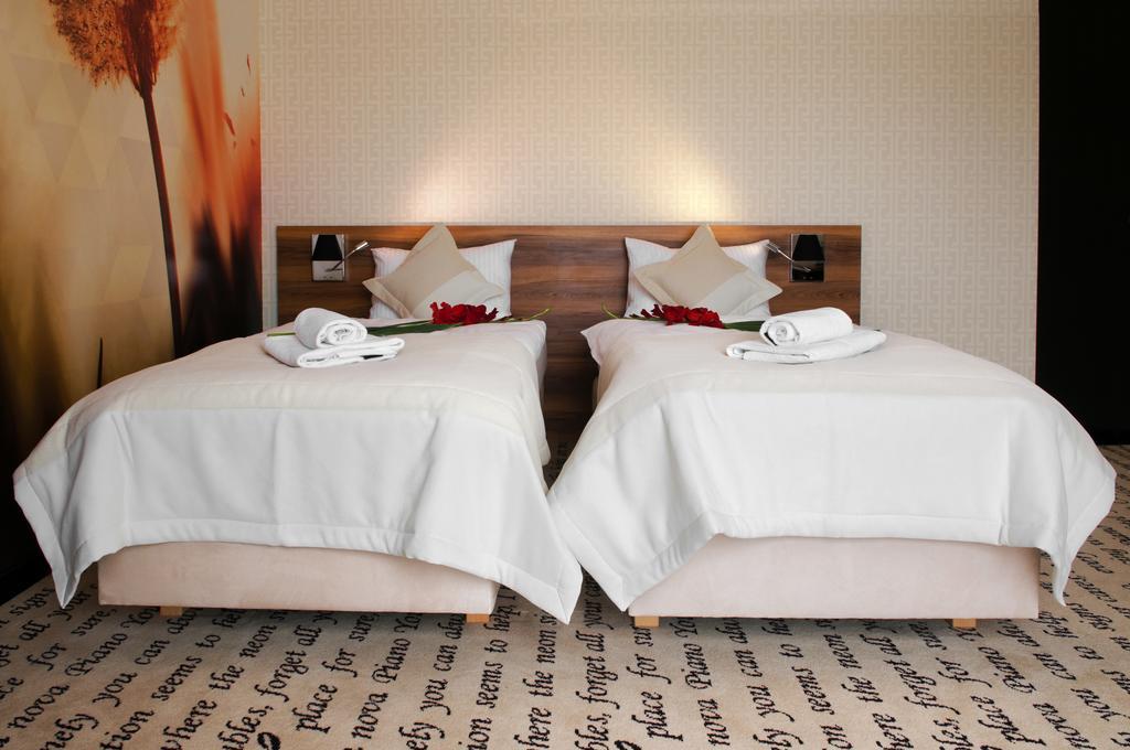 Hotel Piano Lublin Habitación foto