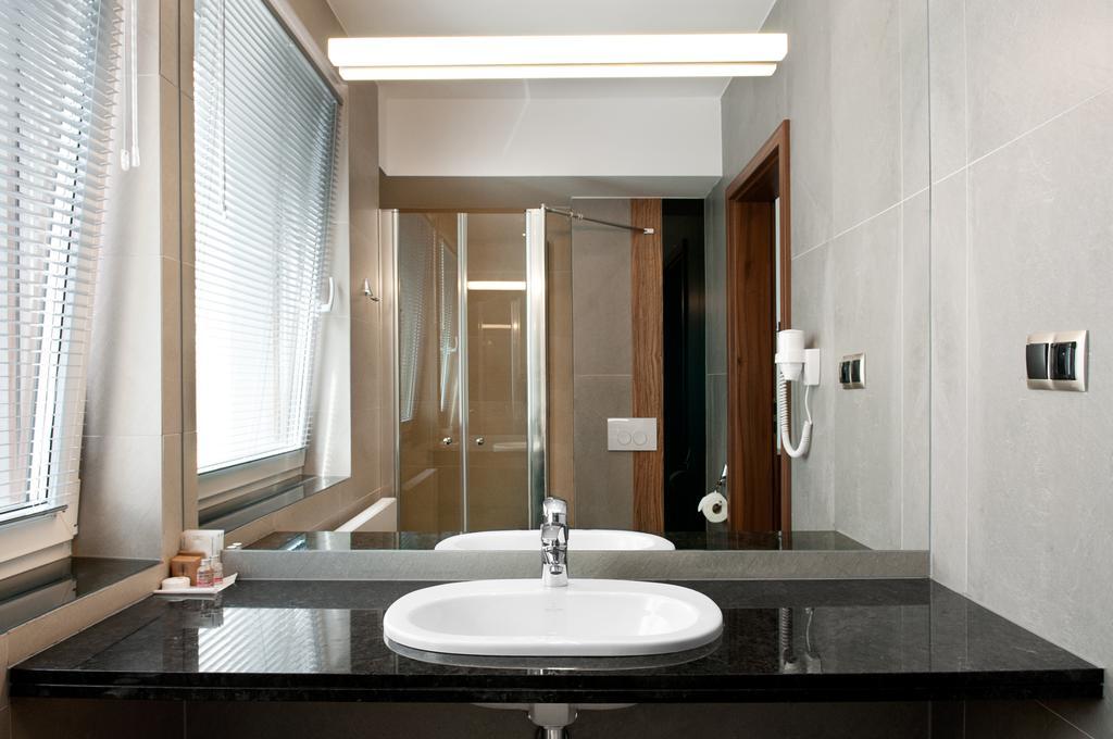 Hotel Piano Lublin Habitación foto