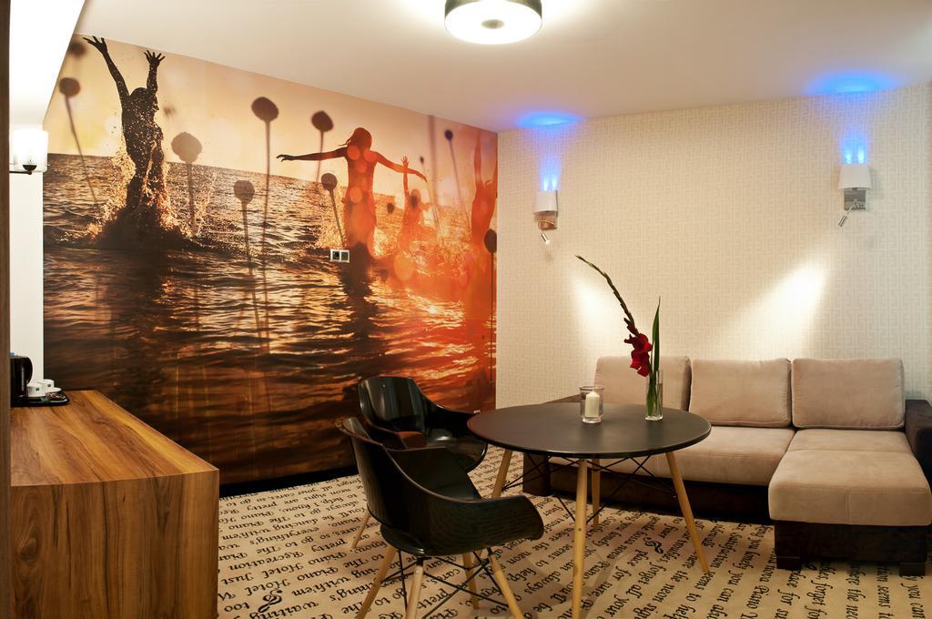 Hotel Piano Lublin Habitación foto
